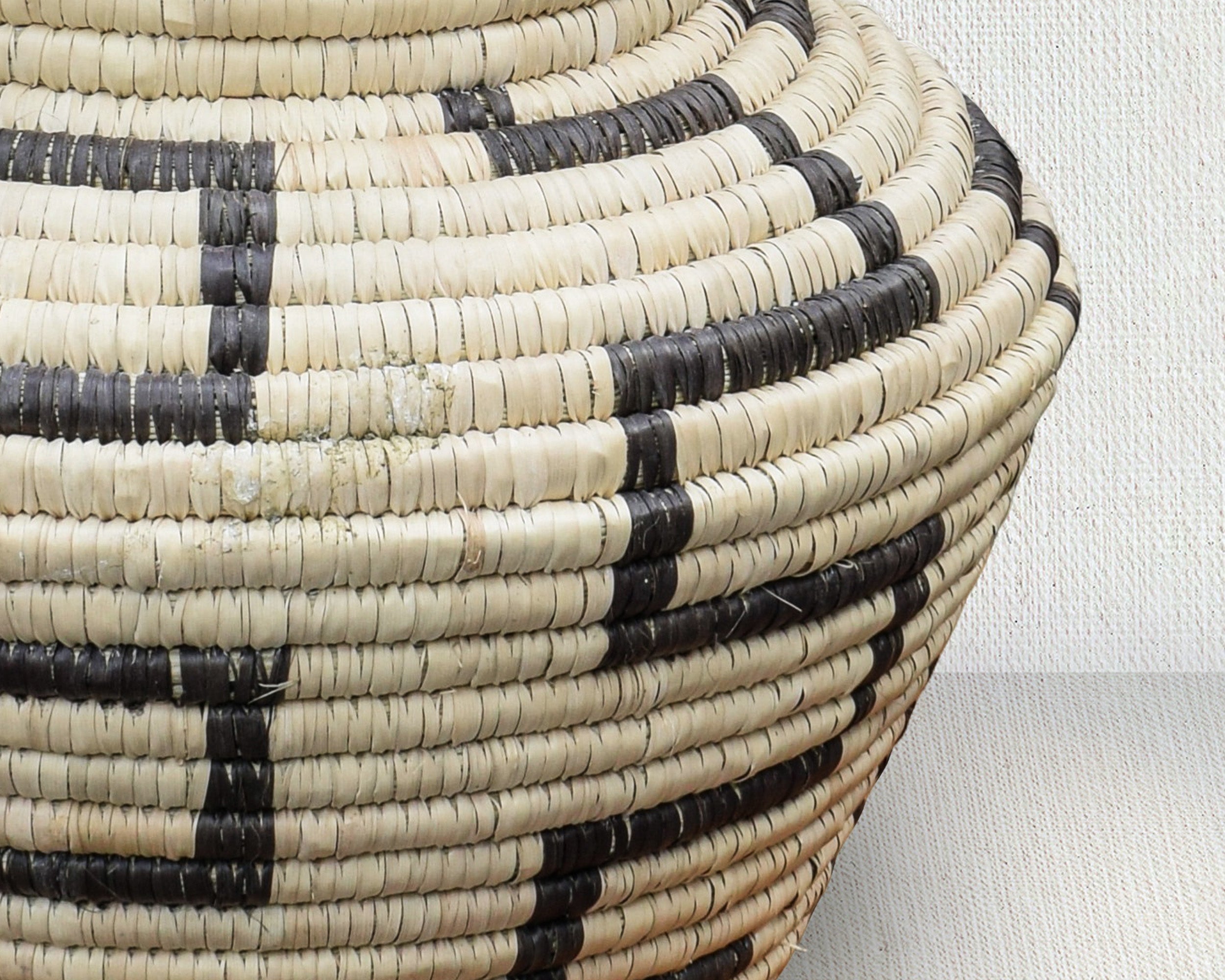 Maze Step Pattern Potter Basket