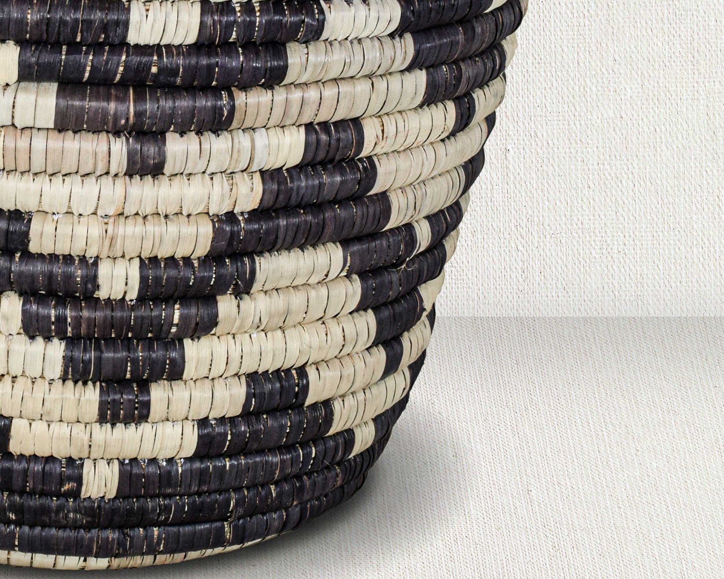Black Kingra Planter Basket