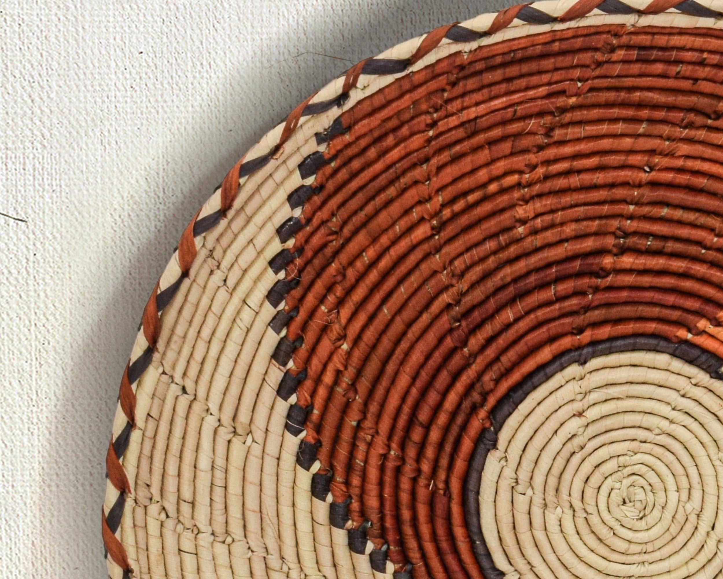 Tangy Swirl Flat Basket 12-inch