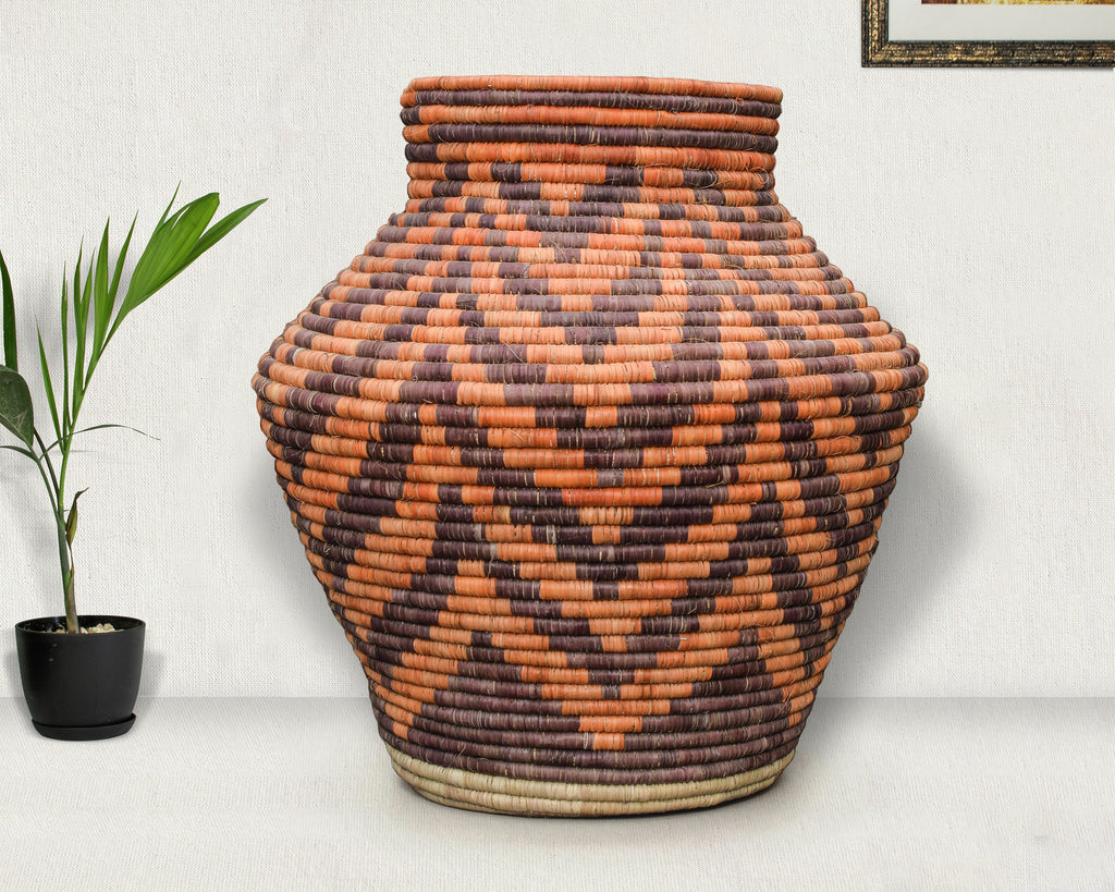 Dense Arrow Potter Vase