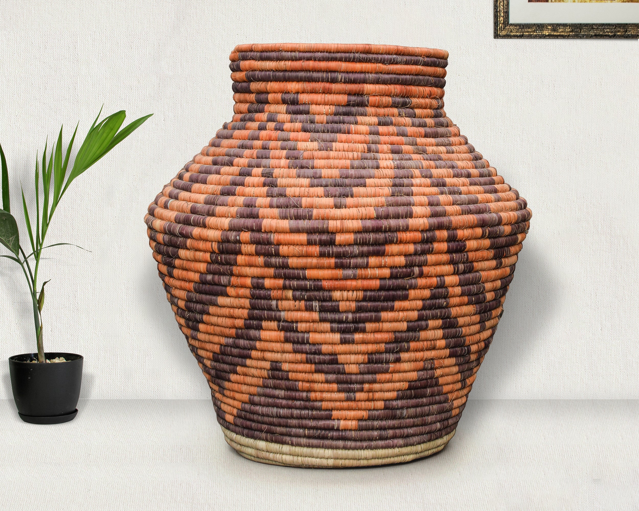 Dense Arrow Potter Vase