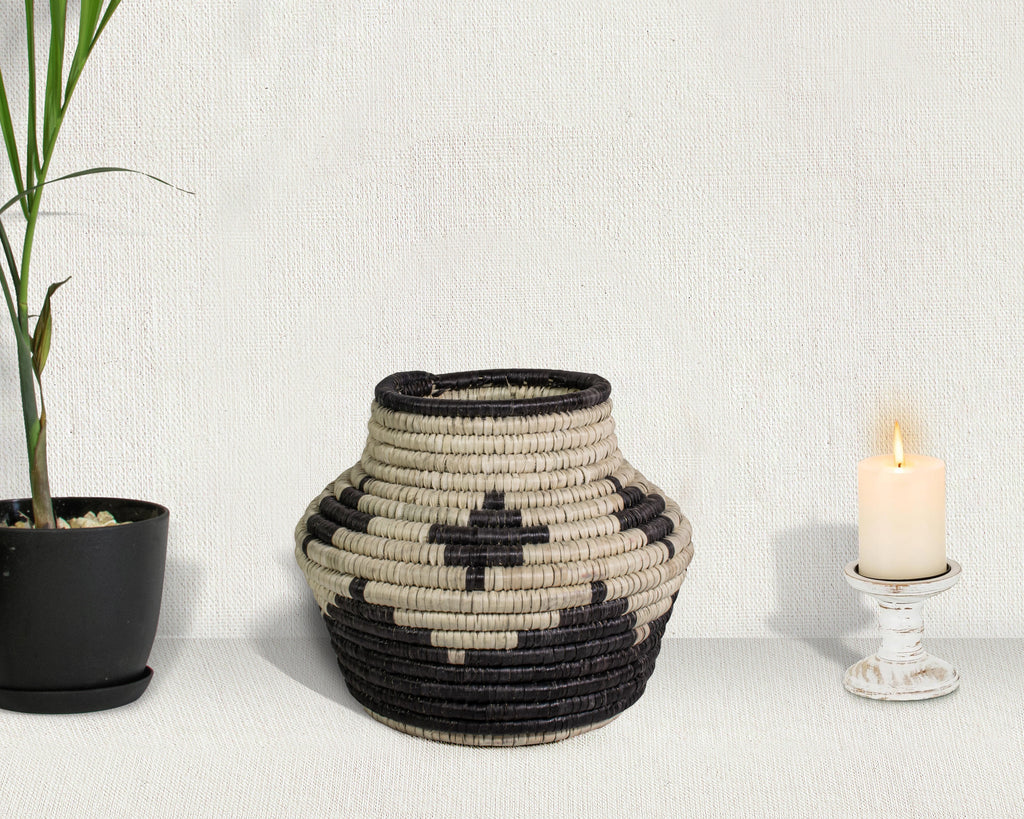 Black Medallion Vintage Potter Basket - PP-1118-8