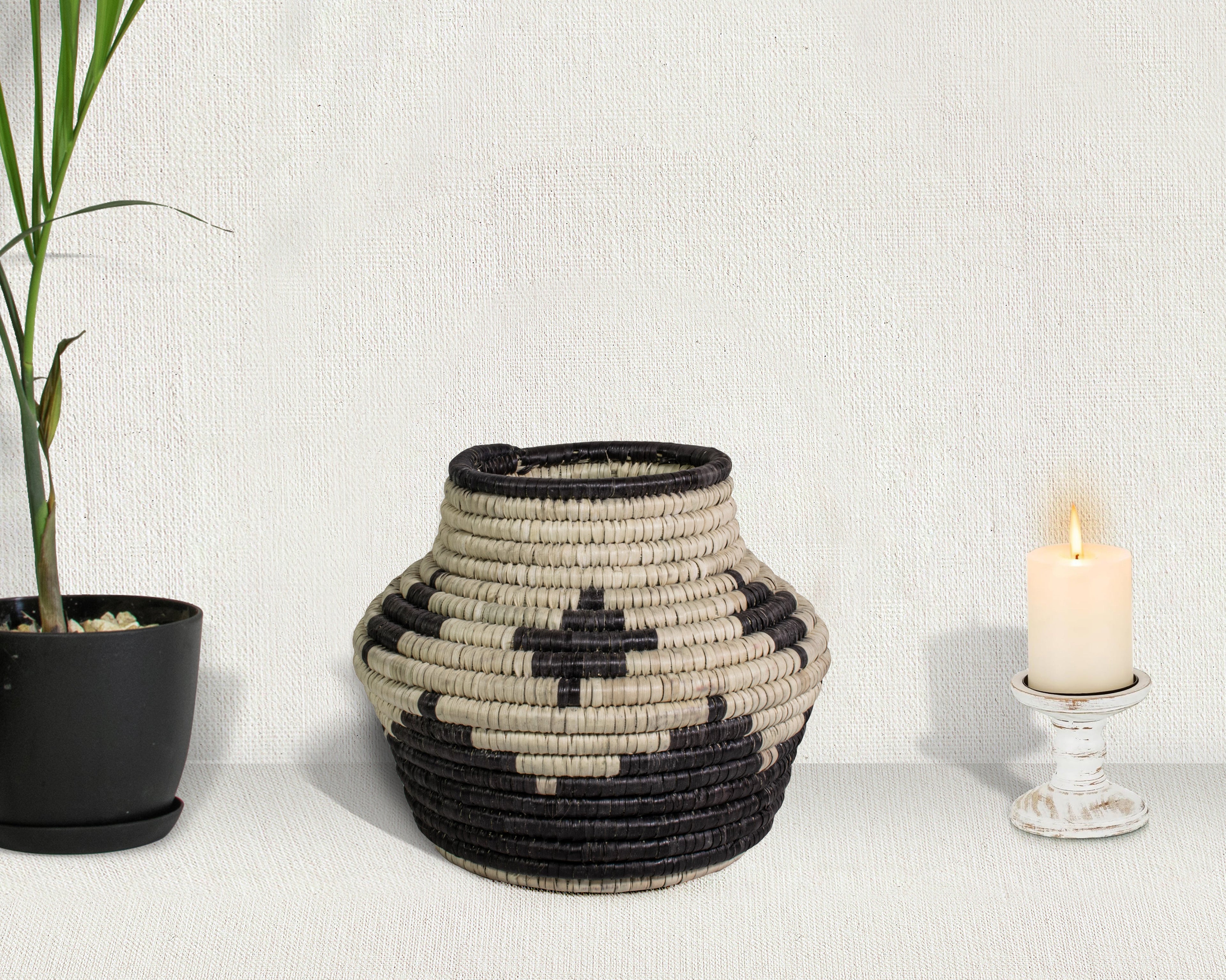 Black Medallion Vintage Potter Basket - PP-1118-8