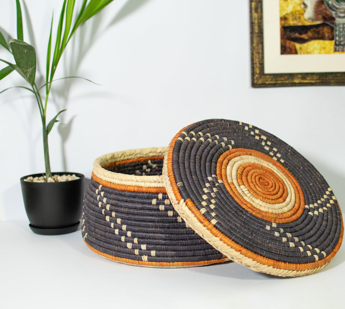 12" Dia Obsidian Swirl Lidded Basket