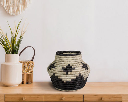 Black Medallion Potter Vase