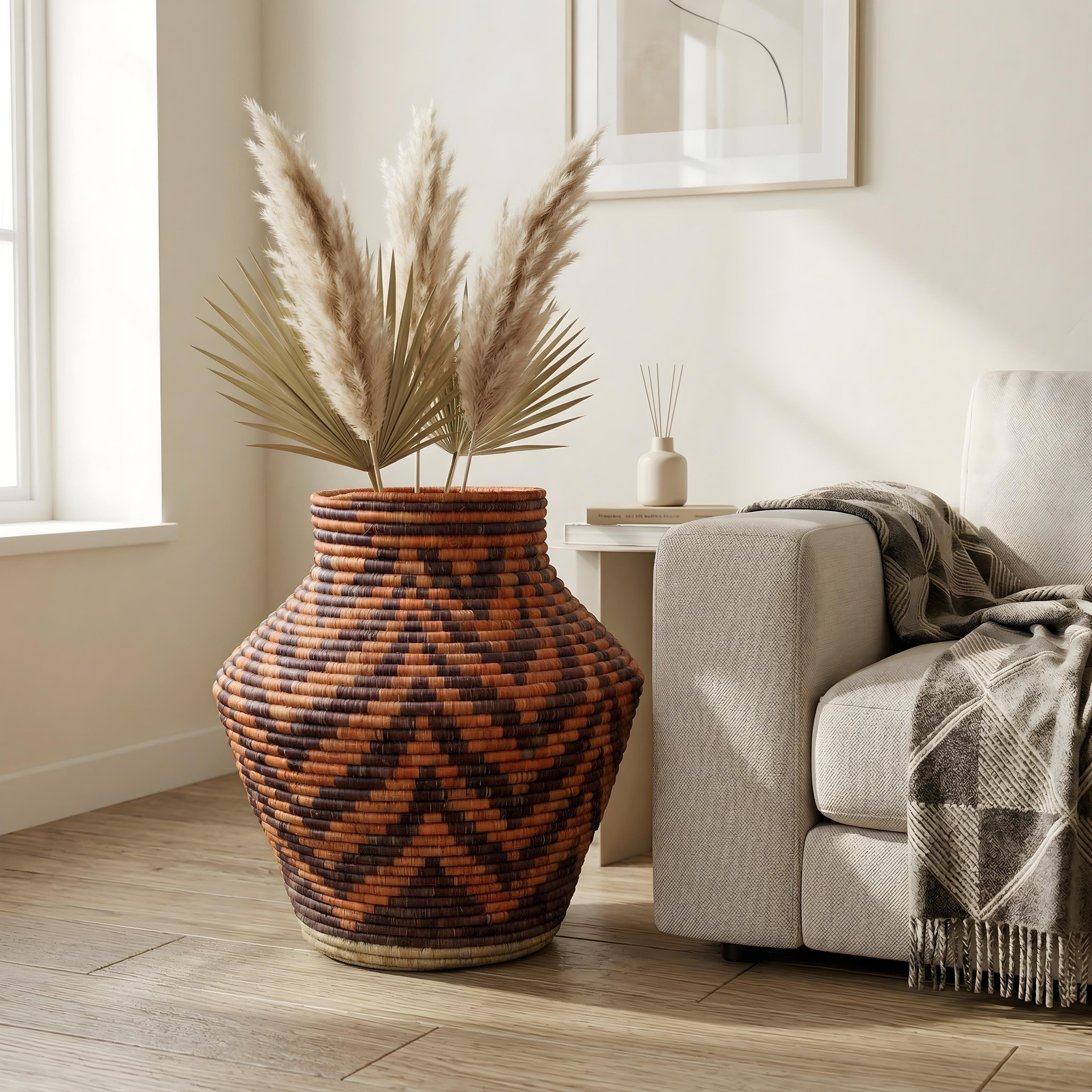 Dense Arrow Potter Vase