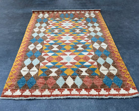 Diamonds Navajo Inspired Hand-Knotted Carpet - 7x5 ft