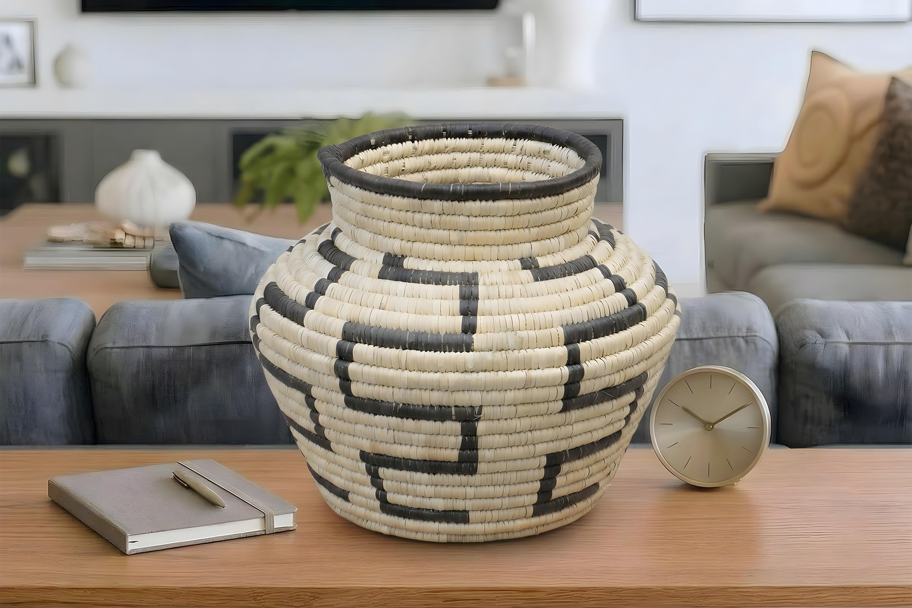 Maze Step Pattern Potter Basket