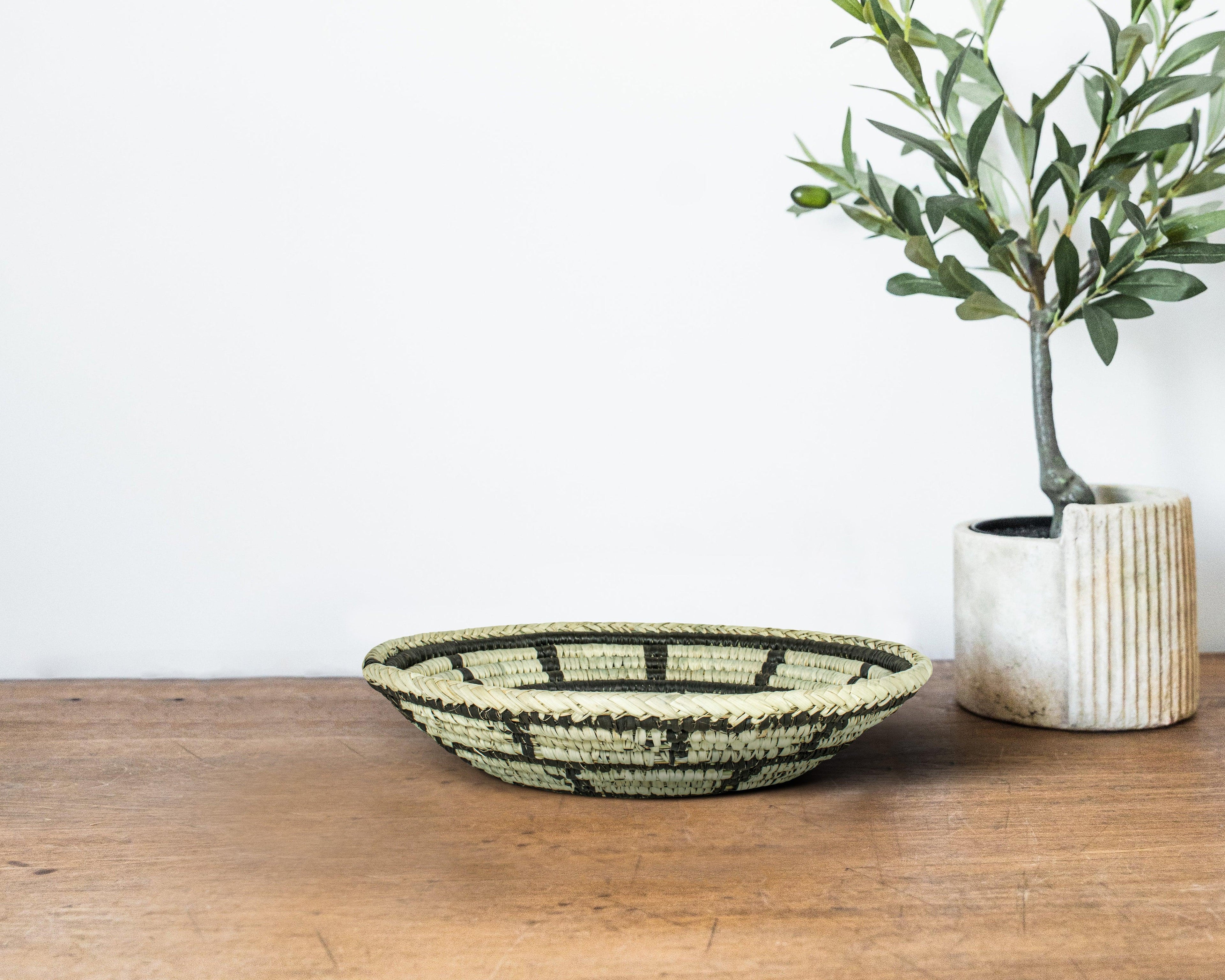 Concentric Grid Black Bowl Basket 8-inch LBW-454-7