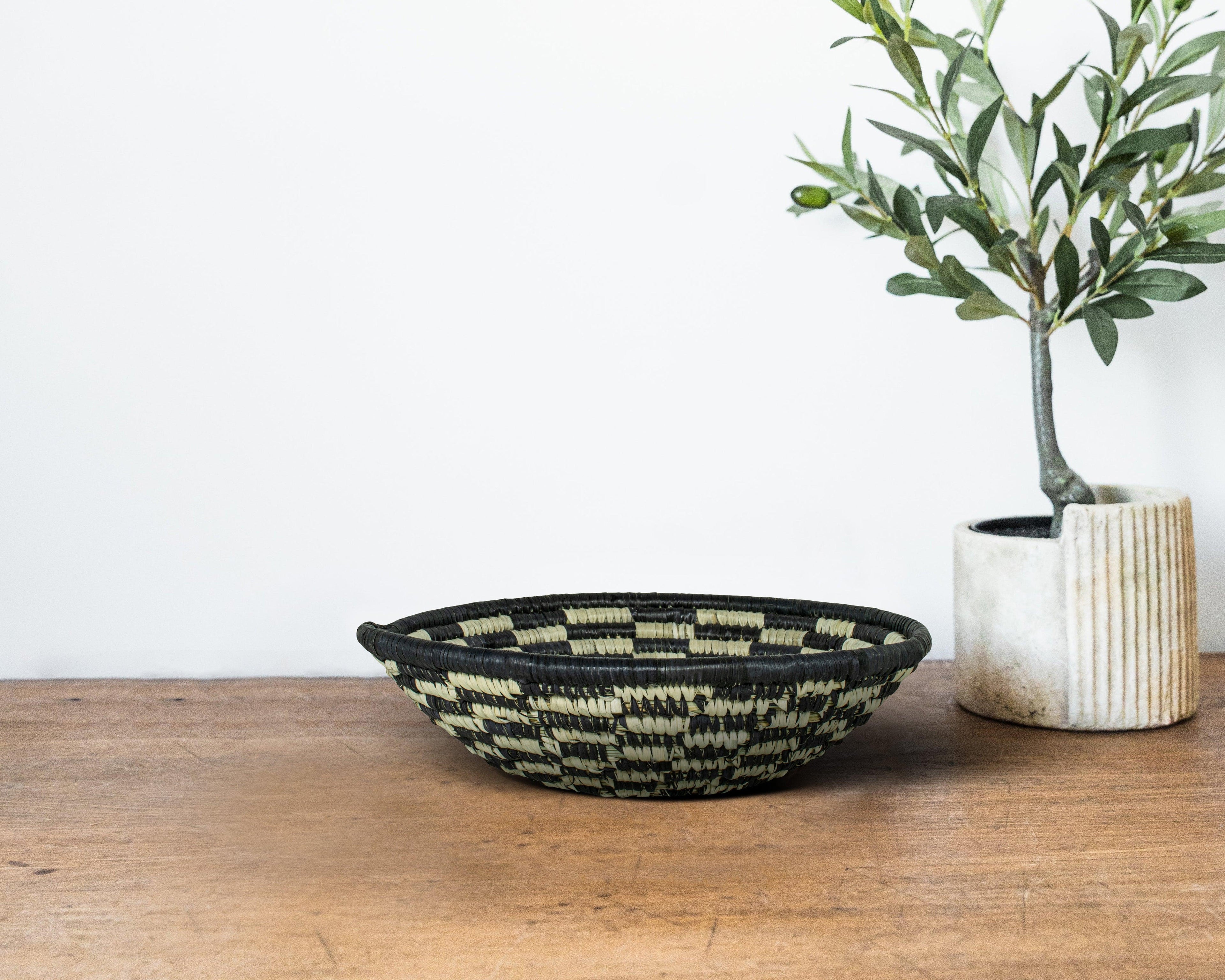 Rosette Black Bowl Basket 8-inch LBW-445-7 B